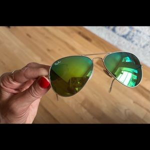 Ray Ban Aviator - Matte Gold Green Mirrored Sunglasses. Unisex. Case included